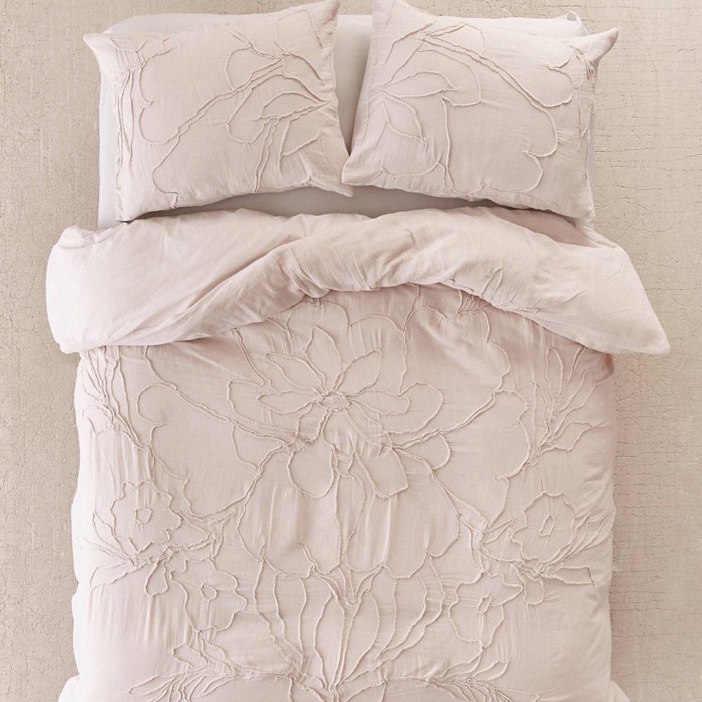 Urban outfitters lumi floral duvet and sham set